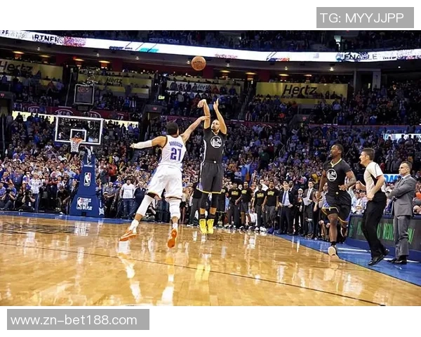 巴特勒强势突破篮下完成折叠打进并造成对手犯规精彩瞬间 巴特勒强势突破篮下完成折叠打进并造成对手犯规精彩瞬间