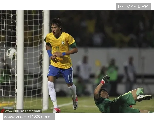 大球后退失足鞋子滑落意外摔倒引发全场哄笑的囧事