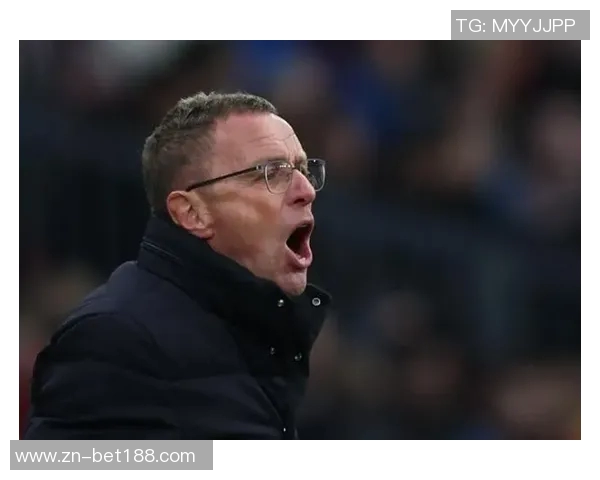 罗杰斯质疑VAR决策为何不让主裁判亲自查看误判情况