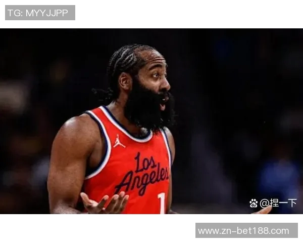 鲍威尔半场表现惊艳12投6中轻松砍下18分助球队争夺胜利