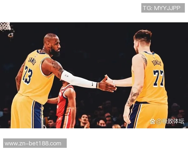 湖人阵容捉襟见肘仅剩十人出战背靠背对抗开拓者三名双向合同球员参战