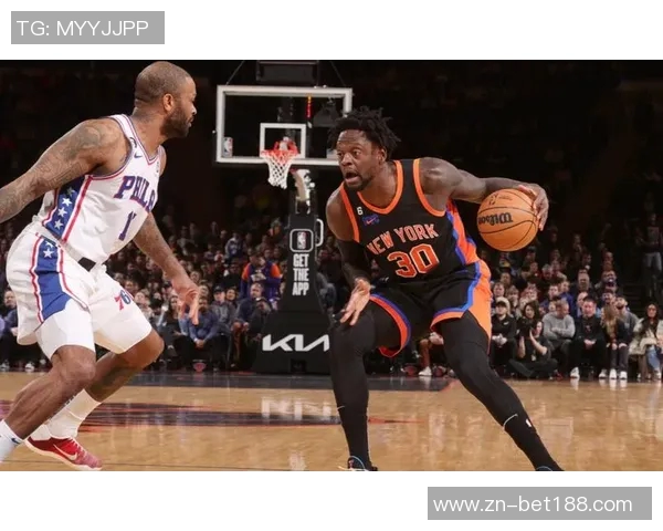 兰德尔第三节火力全开单节砍下10分助力球队前三节拿到23分表现抢眼