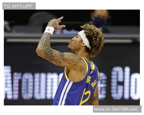 乌布雷半场表现全面贡献12分5板2助2断1帽展现全能实力 乌布雷半场表现全面贡献12分5板2助2断1帽展现全能实力