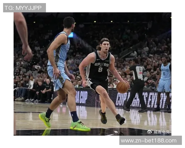 福克斯表现出色14投7中三分命中率高达50但末节发力未能逆转比赛